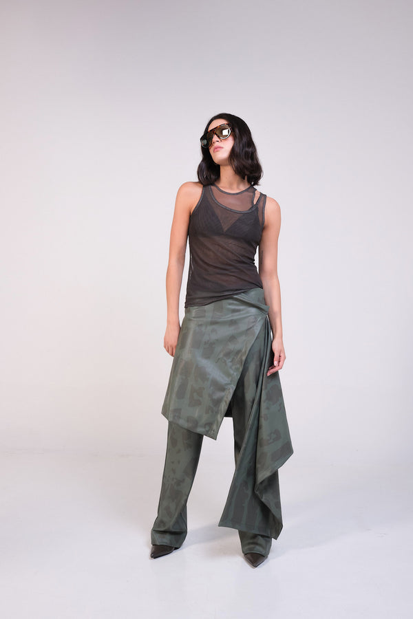 PANTALÓN FERRARA CON CAPA