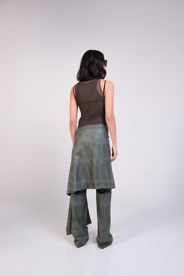 PANTALÓN FERRARA CON CAPA